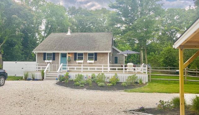 Oak Bluffs Summer Getaway Cape & Pet friendly!