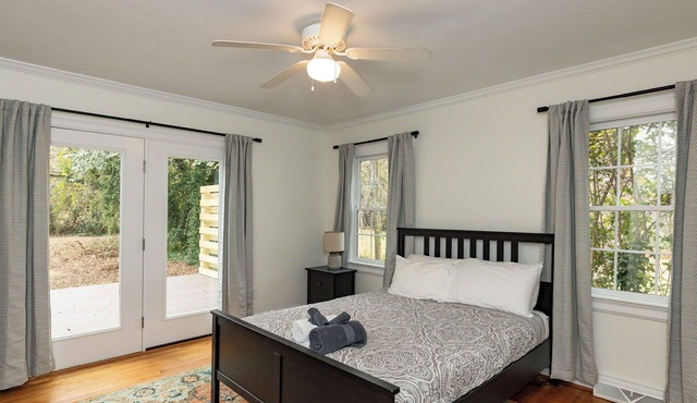 Oak City Craftsman|Dog-Friendly w/Gourmet Kitchen