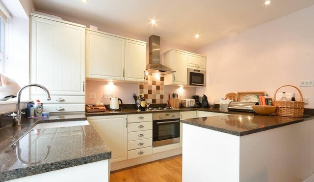 OAK COTTAGE, family friendly, with open fire in Alnmouth