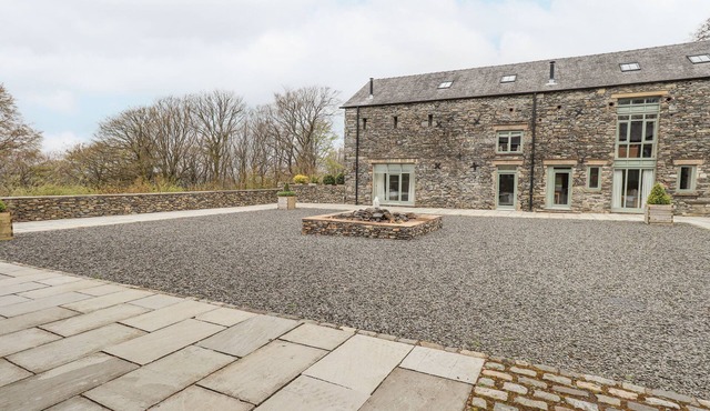 OAK COTTAGE, family friendly, character holiday cottage in Backbarrow