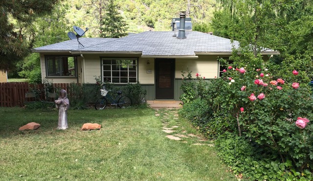Oak Creek Canyon Cottage: cozy and scenic, minutes from downtown Sedona