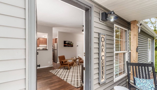 Oak Creek-Hot Tub-Fire Pit-Creekside Exploration area, Secluded