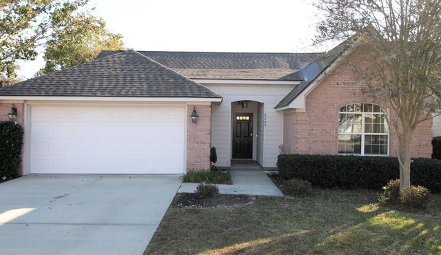 Oak Garden Getaway - Prime Valdosta Location Convenient to Everything