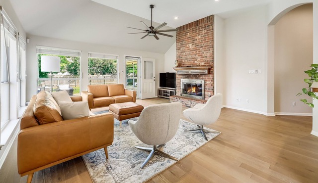 Oak Haven: Your Family's Retreat