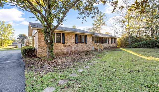 Oak Hill- 2 Acres with Pool, 4 Bedrooms