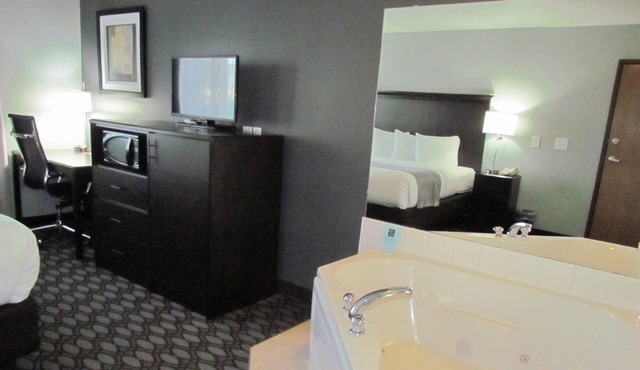 Oak Hill Inn & Suites