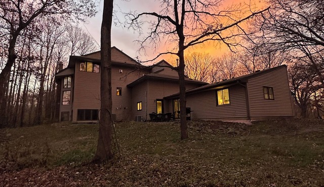 𝐎𝐀𝐊 𝐇𝐈𝐋𝐋 𝐌𝐀𝐍𝐎𝐑 Luxe Romance Meets Family Comforts & Grand Charm