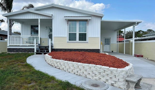 Oak Hill Waterfront Retreat – Unplug, Unwind, and Enjoy the Sunset