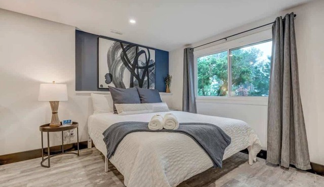Oak Hills Loft! King Workspace w Scenic Views