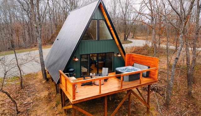 Oak Hollow | Hocking Hills, Hot Tub, Romantic