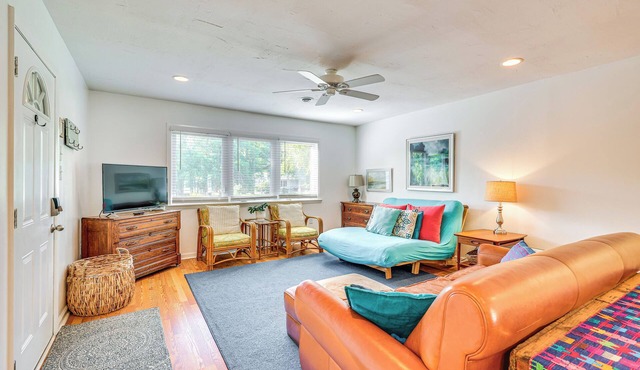 Oak Island Cottage: Minutes to Long Beach!