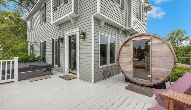 Oak Island: Waterfront Bliss with Hot Tub and Sandy Beach
