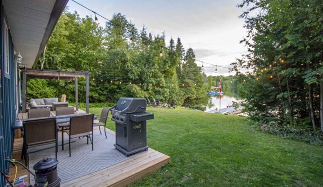 Oak Lake Retreat - Three Bedroom Cottage, Sleeps 8