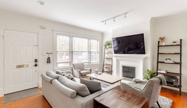 Oak Lawn House Private Backyard WFH Setups