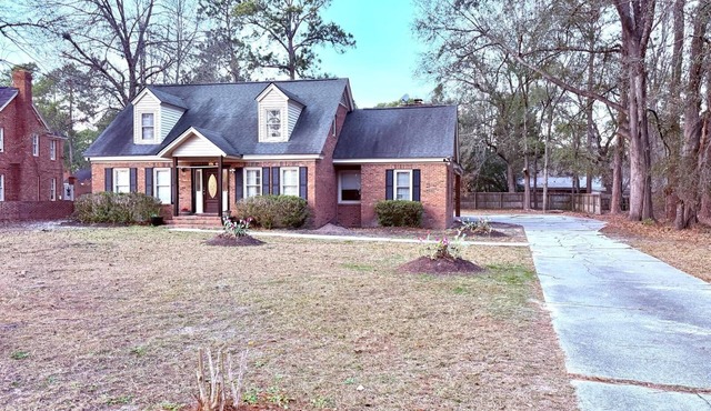 Oak Leaf Retreat | Spacious Family Home near GSU