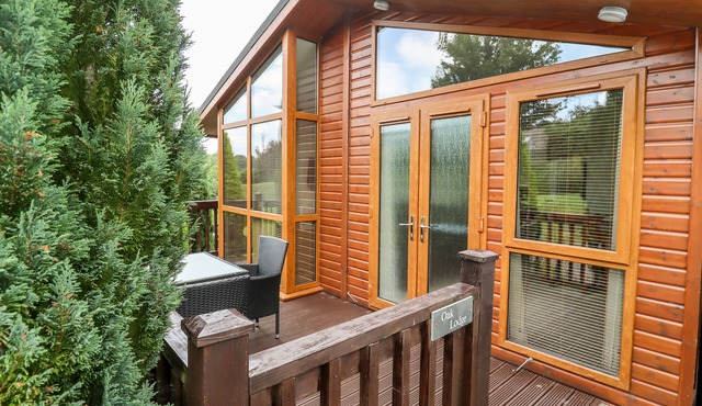 OAK LODGE, family friendly, luxury holiday cottage in Glasshouse