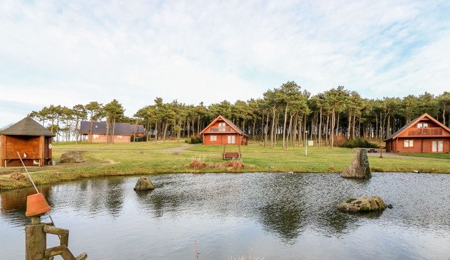 OAK LODGE, pet friendly, country holiday cottage in Aberchirder