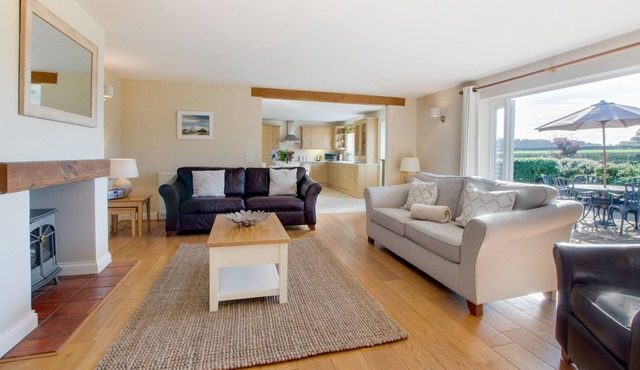 Oak Lodge - Three Bedroom House, Sleeps 6