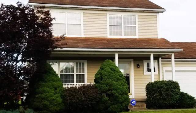 Oak Mills House a Minute to RIT 12 mins to Strong