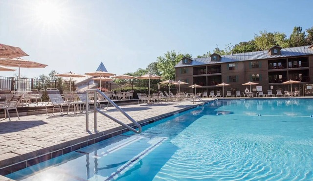 Oak n' Spruce Resort in the Berkshires. Charming 2-bedroom in quaint Lee