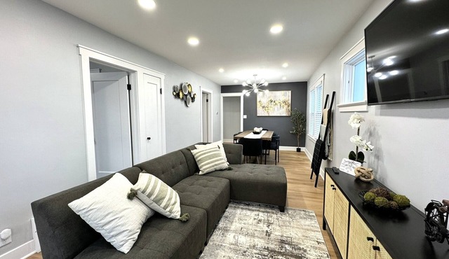 Oak Park Bliss: 3BR, 2BA Gem