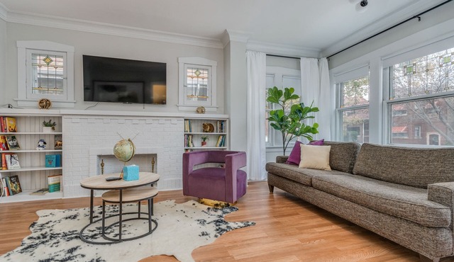 Oak Park, IL, entire house, short walk to train.