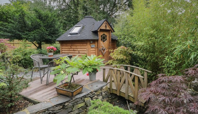 OAK, pet friendly, character holiday cottage in Newby Bridge