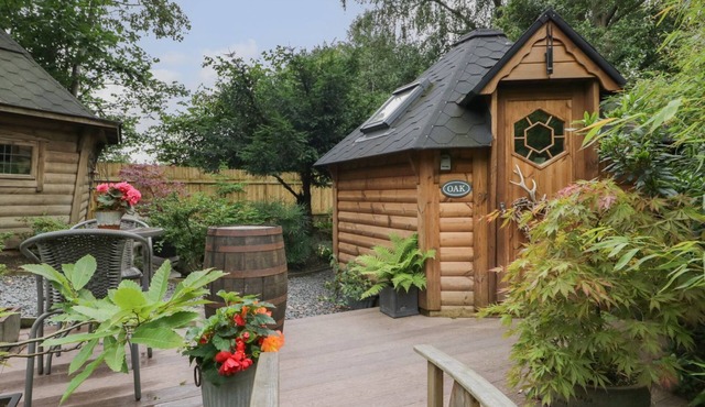 OAK, pet friendly, character holiday cottage in Ulverston