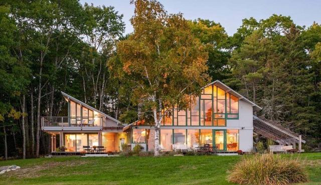 Oak Point Bluff! Oceanfront!