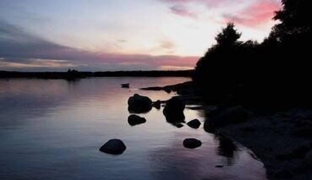 Oak Point Cottage - Waterfront with a great beach