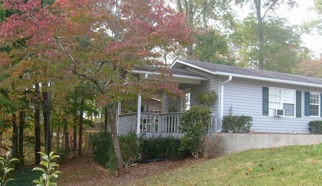 Oak Pointe Studio Cottage ~~~ Your Next Mountain Getaway