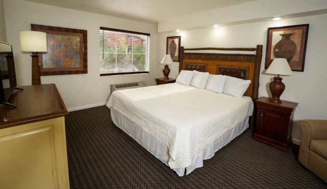 Oak Ridge at Branson Studio with Pool