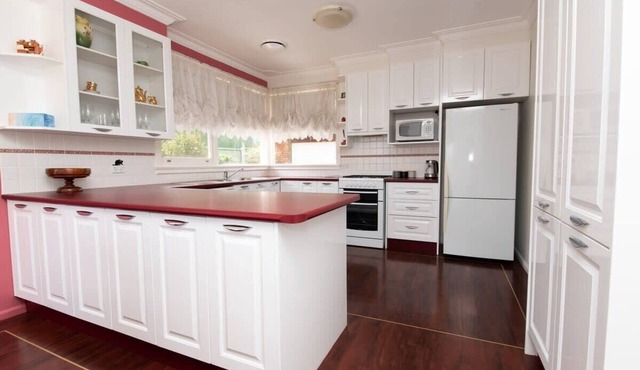 Oak St - Perfect Home Away From Home, Close to CBD