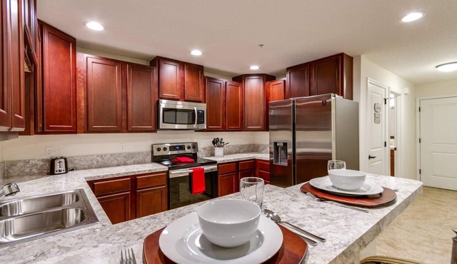 Oak Street #13 |Monthly Rates |Walkable |Small Dogs Ok |Seasonal Pool |Near St Johns River & Pier