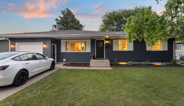Oak Street Haven: Remodeled 3BR Near Grand Forks' Best Spots