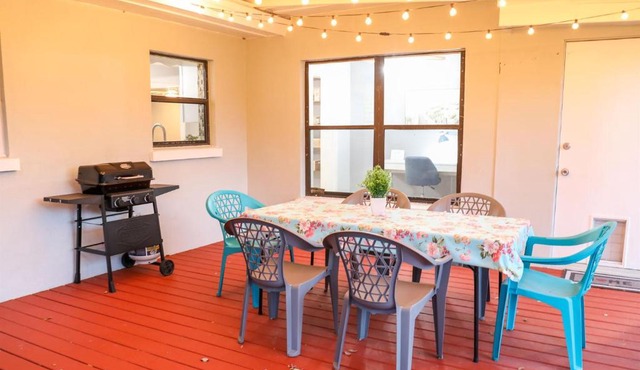 Oak Terrace - Coastal House, BBQ Grill, Ballpark