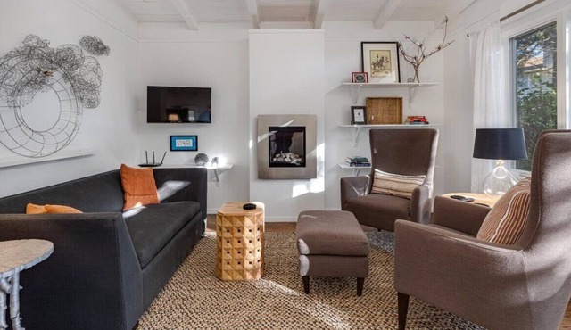 Oak Tree *30+ Day Rental*