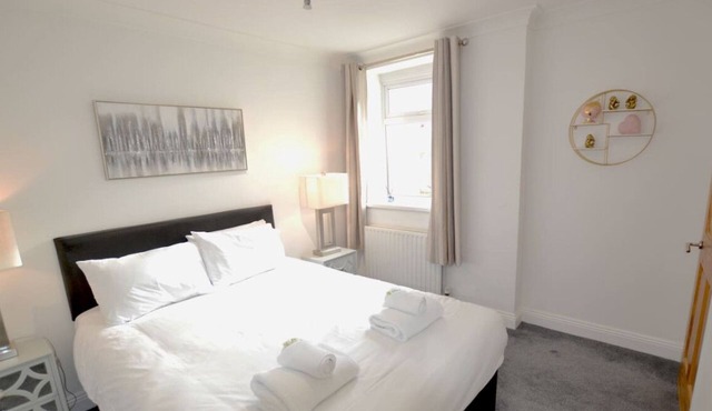 Oak Tree Boutique 2 bed Apartment - Stayseekers