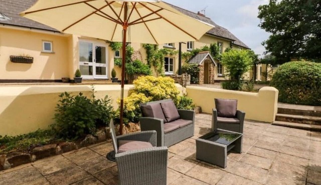 Oak Tree Cottage With Indoor Pool In Devon