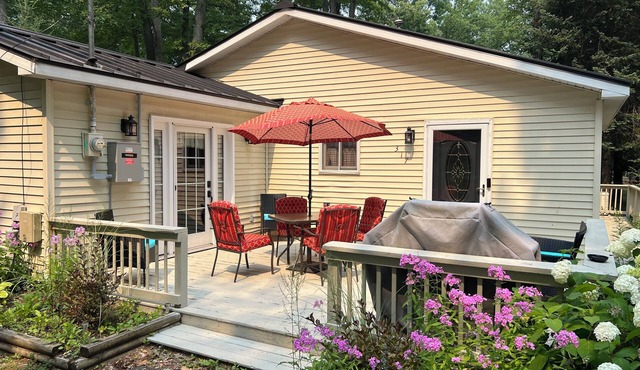 Oak Tree Retreat - Steps away from water fun!