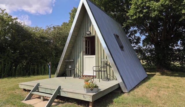 OAK TREE, romantic, character holiday cottage in Otley, Suffolk