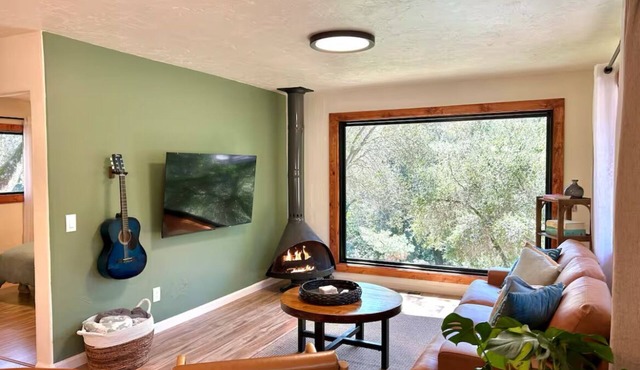 Oak Treehouse Retreat