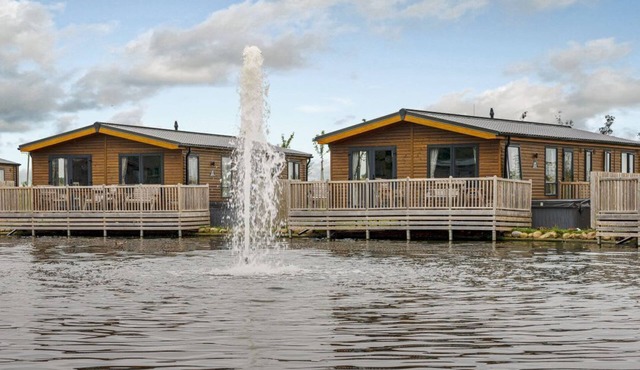 Oak Waterside Spa (Pet), Thirsk