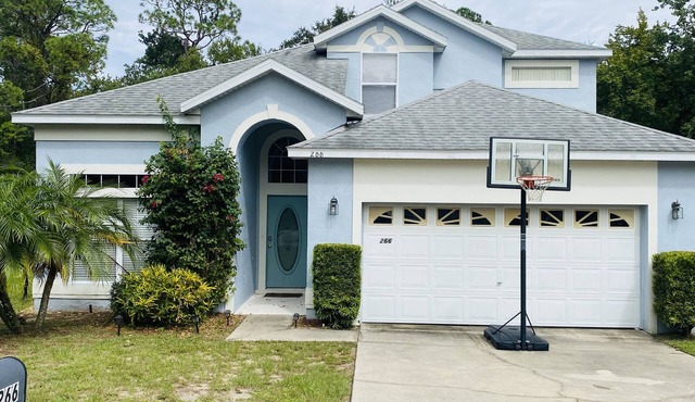 Oakchase villa with pool and gameroom sleeps 8 guests easy!