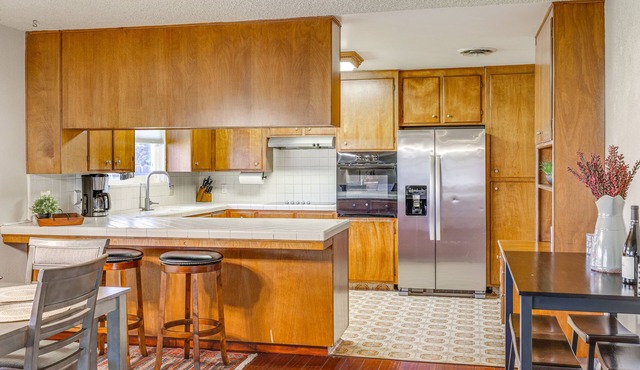 Oakdale Retreat w/Grill Near Stanislaus River