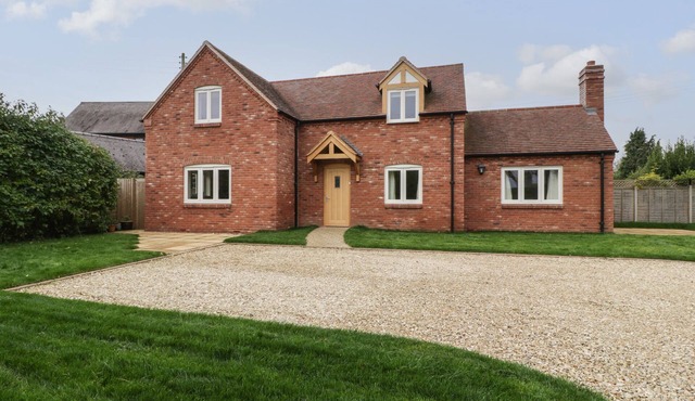 OAKDENE, family friendly, character holiday cottage in Upper Quinton