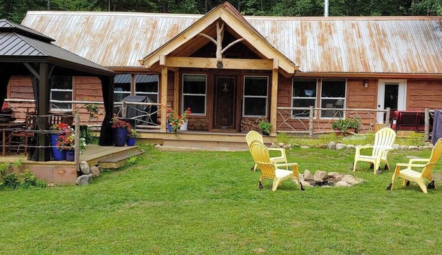 Oakenshield Cabin at GreenMan Farm