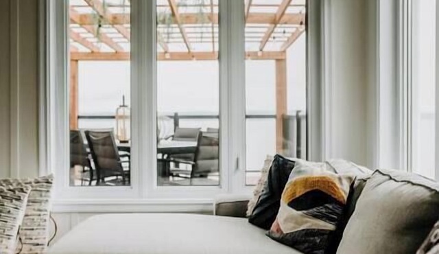 Oakes House+waterfront+games room+hot tub+Firepit