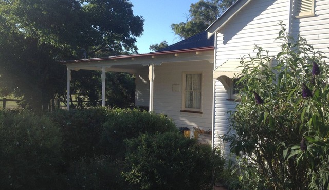 Oakhurst Cottage FarmStay -A tastefully restored cottage set in a private garden