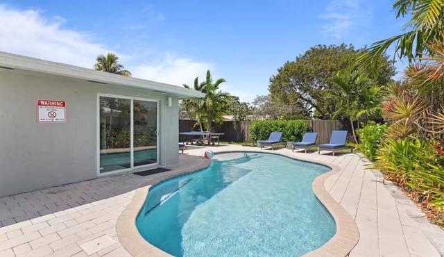 Oakland By The Sea 3BD/pool/BBQ/10 min to beach.